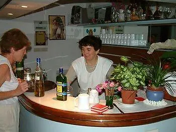 安娜别墅酒店 *